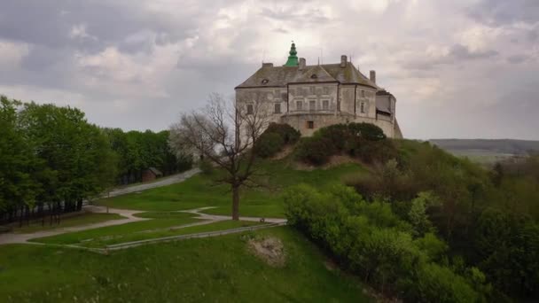 Aerial view of Olesky Castle in spring, Ukraine — Stockvideo