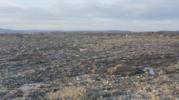 Aerial view of huge abandoned garbage dump. Landfill disposal site. Wastes of life and production. Environmental pollution. — Stockvideo