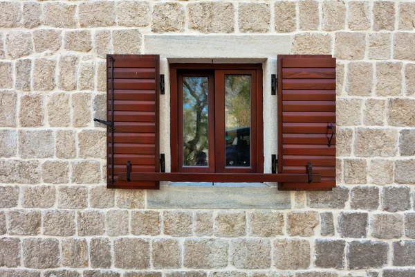 Pared de piedra con ventana —  Fotos de Stock