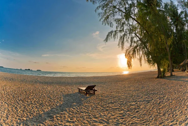 日落沙滩椅 — 图库照片