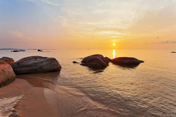 Stranden vid solnedgången — Stockfoto