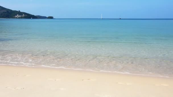 Hermosa playa tropical — Vídeo de stock