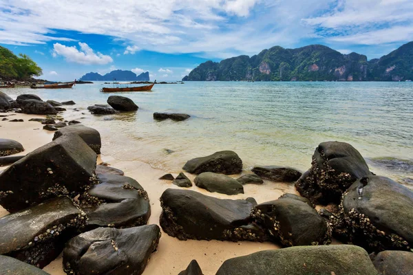 Exotic tropical beach. — Stock Photo, Image