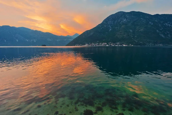 Západ slunce s výhledem na moře — Stock fotografie