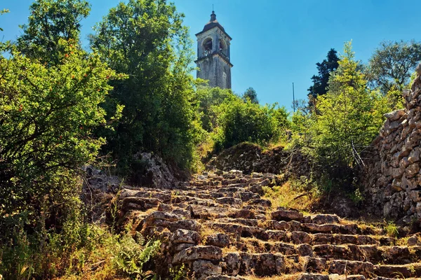  bulutlar eski ortodox kilisesinde görüntüleyin