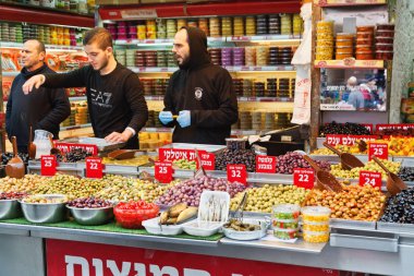Salamura Zeytin Mahane Yehuda piyasasında satıcılar 