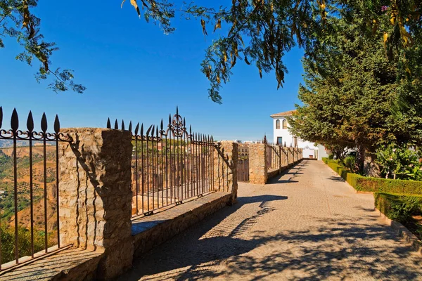 Trottoir sur la plate-forme d'observation à Ronda, Espagne — Photo
