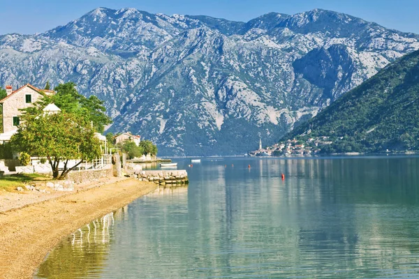 Niza montaña y vistas al mar — Foto de Stock