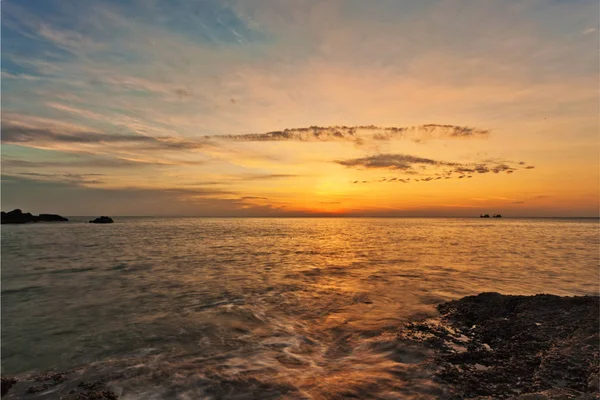 Západ slunce s výhledem na moře — Stock fotografie