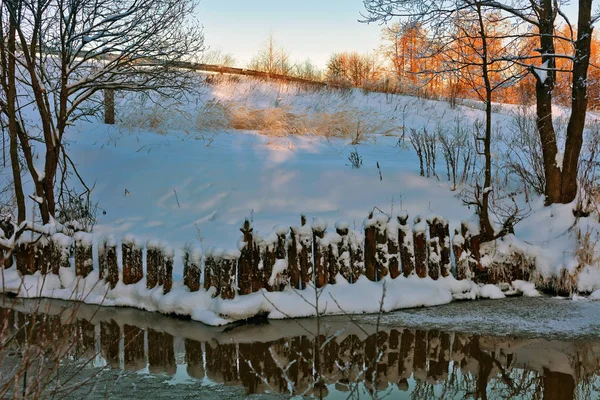 Widok na rzekę zima — Zdjęcie stockowe