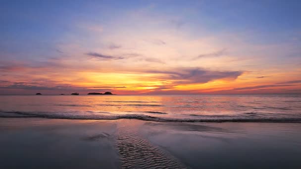 Tropikalna Plaża Pięknym Zachodzie Słońca Kontekst Natury — Wideo stockowe