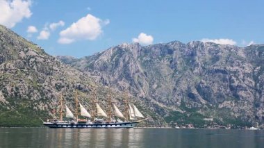 Tenezzüh tekneleri denizde taşıma yelkenli