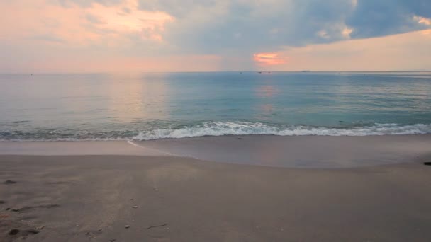 Tropisk Strand Vid Vacker Solnedgång Naturbakgrund — Stockvideo