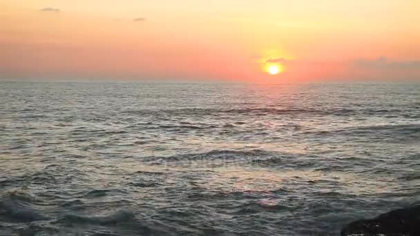 Tropische Zee Bij Mooie Zonsondergang Natuur Achtergrond — Stockvideo