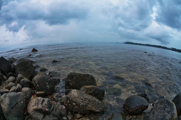 Beach with gloomy sky — Stock Photo, Image