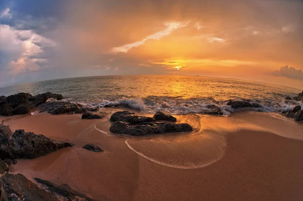 Tropical beach at sunset. — Stock Photo, Image