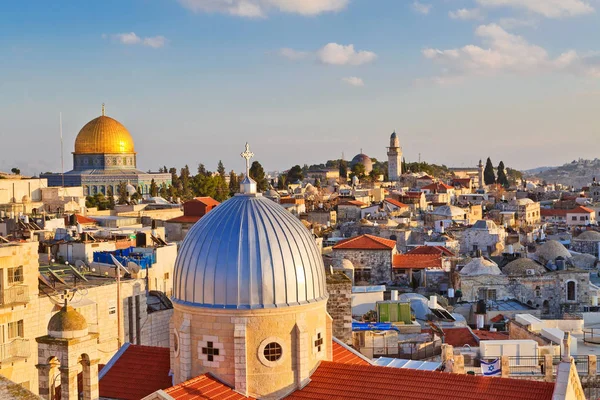 Переглянути на n дахи Старого міста Єрусалима — стокове фото