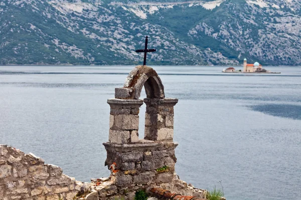 La vecchia chiesa vicino al mare in caso di maltempo — Foto Stock
