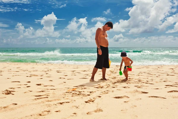 Spelen in het zand — Stockfoto