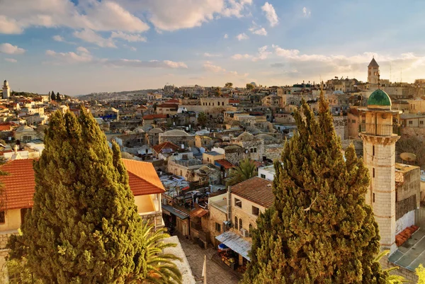 Vista sulla Via dolorosa a Gerusalemme la sera — Foto Stock