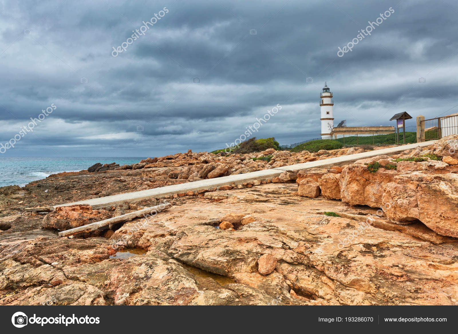 island scenery with rocks