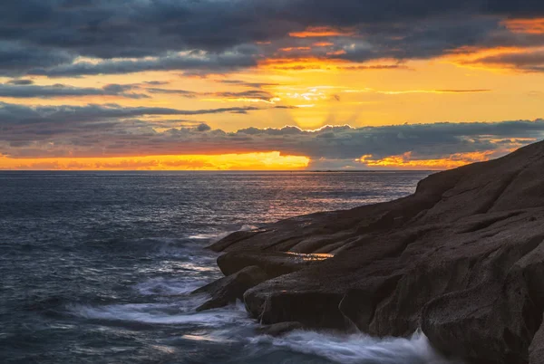 Tramonto alle rocce — Foto Stock