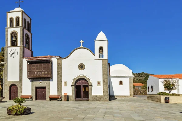 Католицизм Iglesia de San Fernando Rey (1679) в Сантьяго — стоковое фото