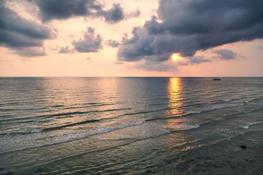 kasvetli tropikal günbatımı