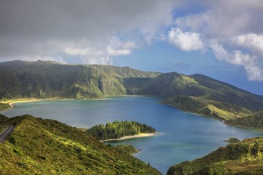 Lagoa do Fogo 'nun güzel panoramik manzarası, Sao Miguel Adası, Po