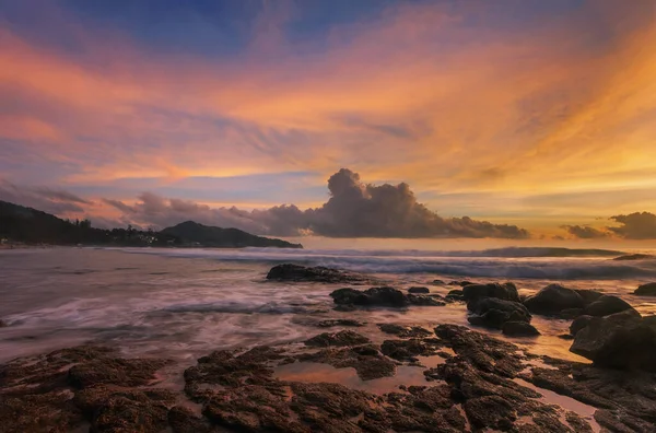 Pedras Praia Tópica Pôr Sol Bonito Natureza Fundo — Fotografia de Stock