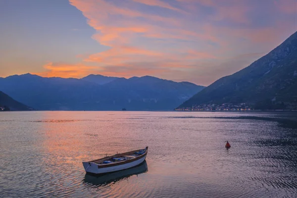 Boat Sea Sunset Mountains Background Bay Kotor Montenegro — Stock Photo, Image