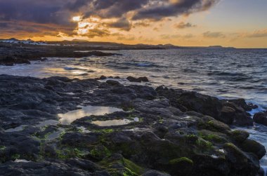 Playa de la Tejita 'da gün batımı kızıl dağ Roja, Tenerife, İspanya