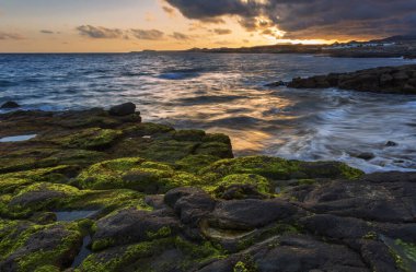 Playa de la Tejita 'da gün batımı kızıl dağ Roja, Tenerife, İspanya