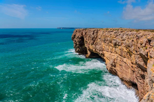 葡萄牙Sagres要塞Fortaleza Sagres附近的Algarve岩石海岸 — 图库照片