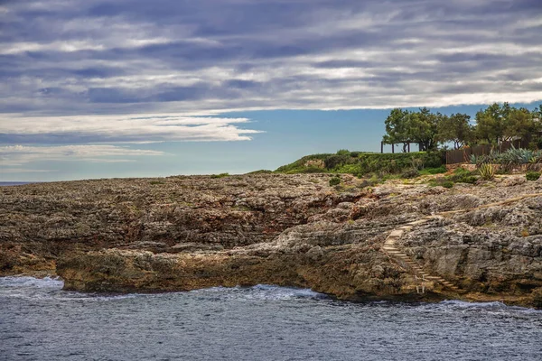 Landschap Met Rotsen Boven Zee Onder Hemel Eilanden Van Balearen — Stockfoto