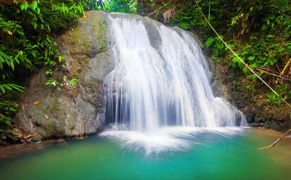 Cachoeira da ilha de Siquijor . — Fotografia de Stock