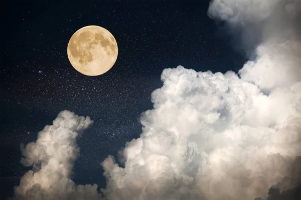 Lune sur ciel nocturne — Photo