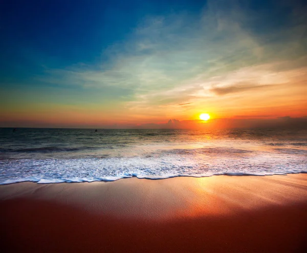 Mooie Tropische Zonsondergang Zee — Stockfoto