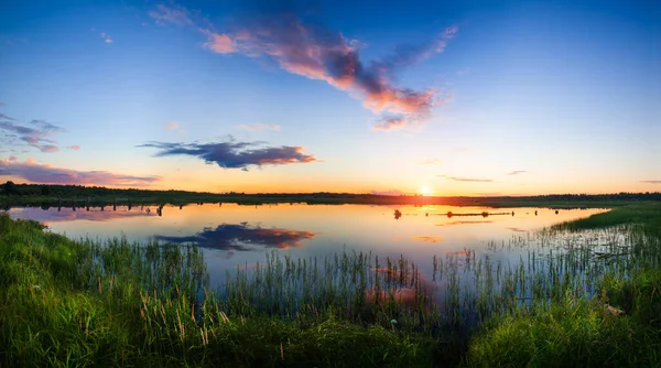 Panorama Krásného Západu Slunce Nad Jezerem — Stock fotografie