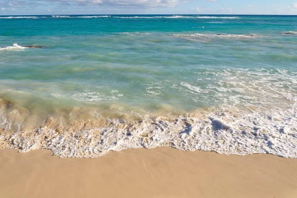 Onda Una Spiaggia Sabbiosa Estate — Foto Stock