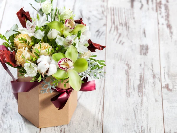 Bouquet flowers on floor — Stock Photo, Image