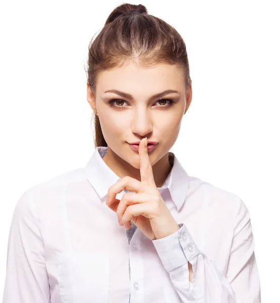 Молода жінка з прикріпленим пальцем до губ — стокове фото