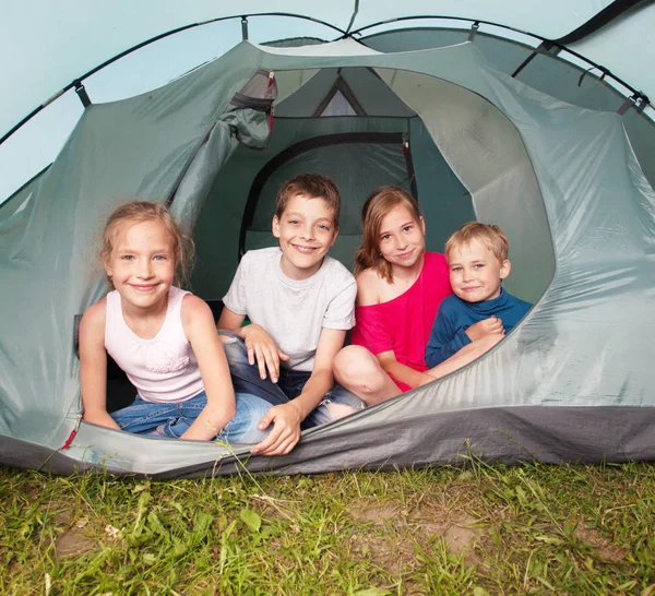 Children in a tent — Stock Photo, Image