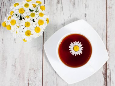 Papatya çayı bir kupa