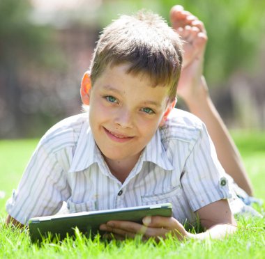 tablet ile çocuk