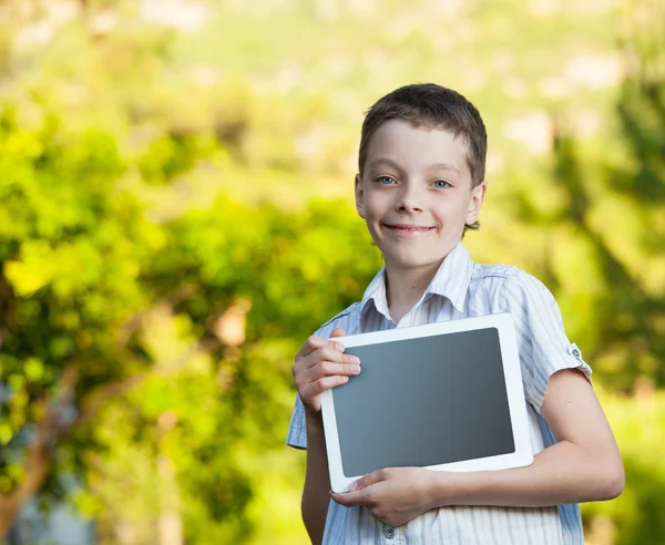 Junge mit Tablet-PC — Stockfoto