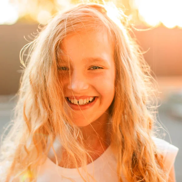 Happy child outdoors — Stock Photo, Image