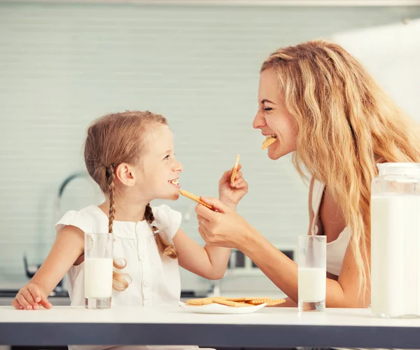 Child with mother drinking milk — Stock Photo, Image