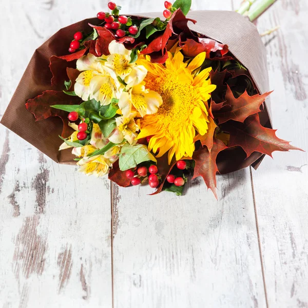 Bouquet flowers on floor — Stock Photo, Image