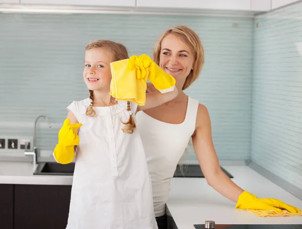 Mother with child washing kitchen — Stock Photo, Image